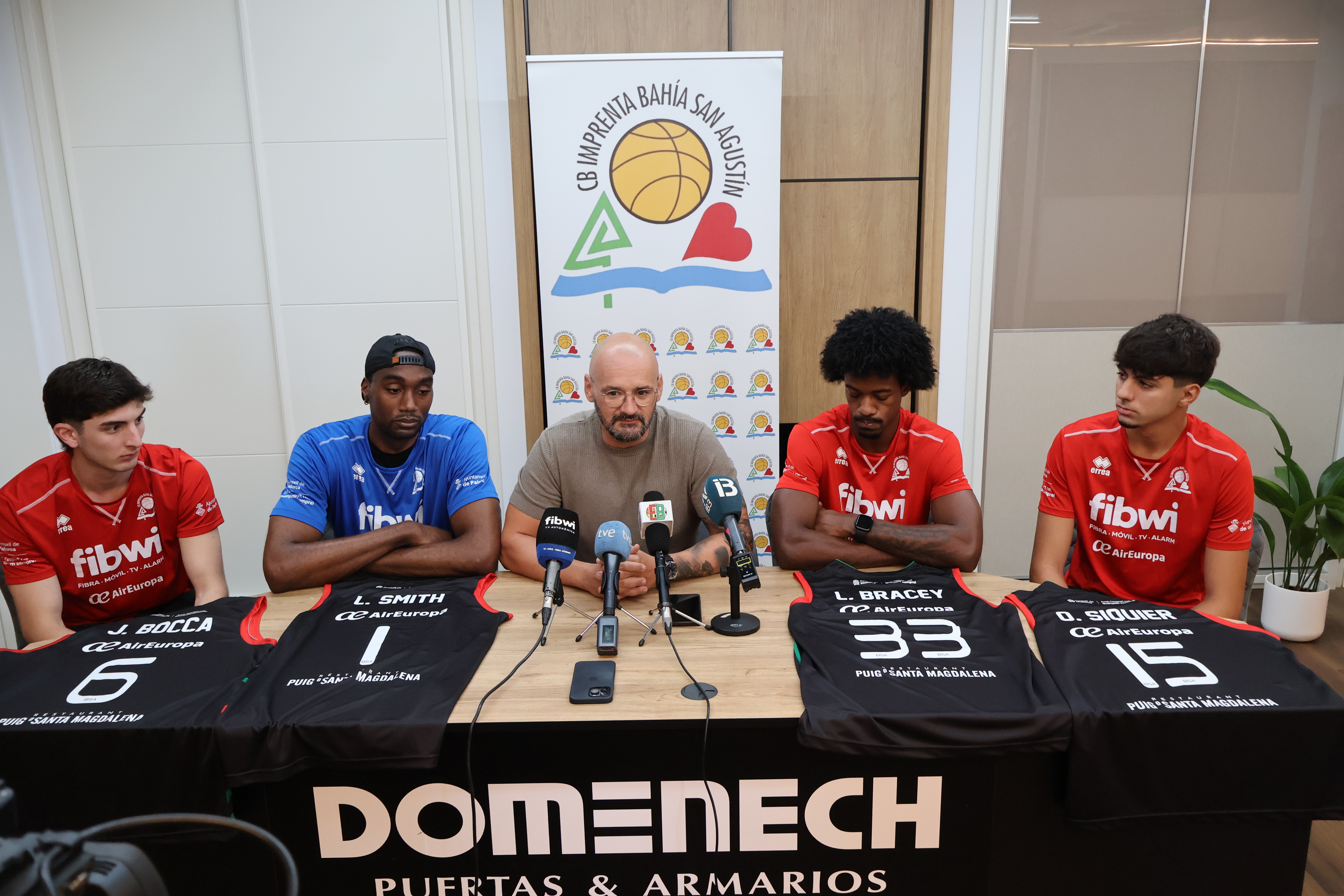 Juan Bocca Laron smith Mart Vives Lysander Bracey scar Siquier durante la presentacin